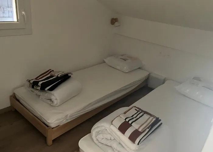 Дом отдыха Mazet Cosy Climatise Terrasse Privee Et Piscine